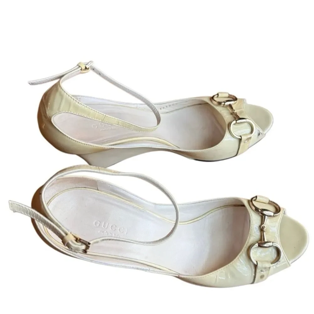 Gucci Women's Horsbit Accent Patent Leather Open Toe Wedge - Size 9